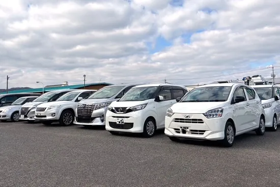 ビジネスの信用を守る、年式の新しい清潔な車両。